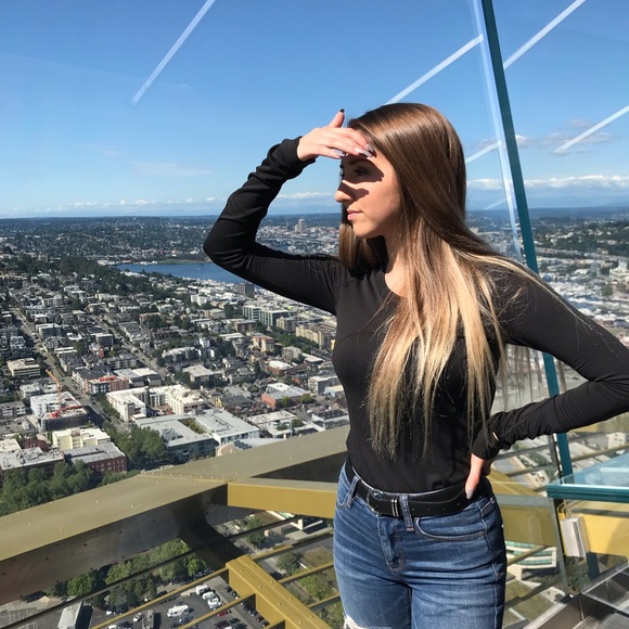 Meet your Posher, Nicole - Picture 1 of 1